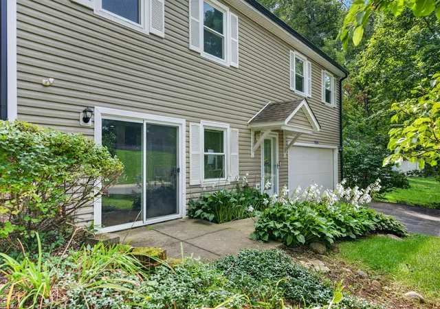Photo 3 of Single family home for sale at 919 W Dale Ave, Lakemoor, IL 60051 | MLS# 12762388 | Listing updated on 2026-10-02