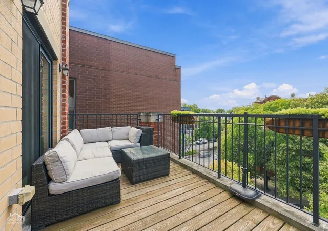 Photo 4 of Condo for sale at 4007 N Paulina St #4S, Chicago, IL 60613 | MLS# 12762393 | Listing updated on 2026-09-23