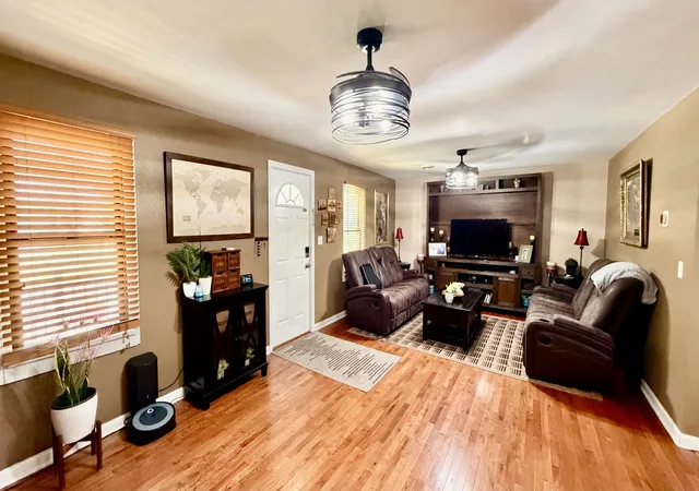 Photo 3 of Single family home for sale at 306 N Morrison St, Centralia, IL 62801 | MLS# 12762404 | Listing updated on 2026-09-29