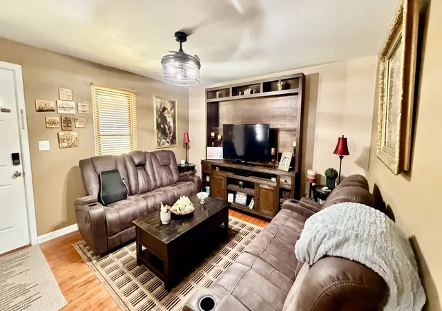 Photo 4 of Single family home for sale at 306 N Morrison St, Centralia, IL 62801 | MLS# 12762404 | Listing updated on 2026-09-29