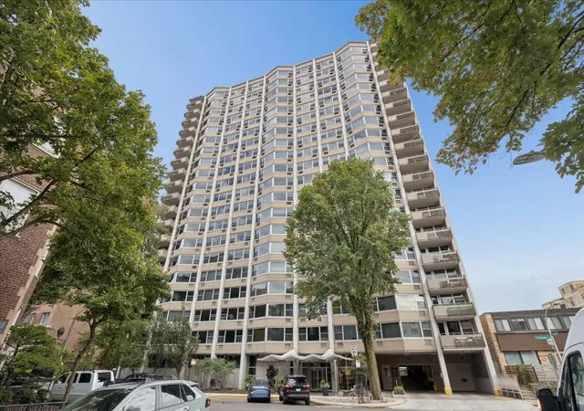 Condo for sale at 555 W Cornelia Ave #501, Chicago, IL 60657 | MLS# 12762415 | Listing updated on 2026-09-23