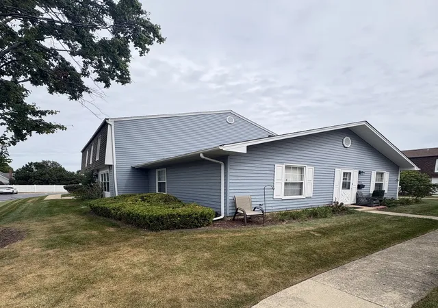 Photo 3 of Townhouse for sale at 1453 Woodcutter Ln #A, Wheaton, IL 60189 | MLS# 12762416 | Listing updated on 2026-09-21