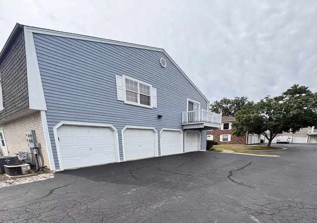 Photo 3 of Townhouse for sale at 1453 Woodcutter Ln #A, Wheaton, IL 60189 | MLS# 12762416 | Listing updated on 2026-09-21