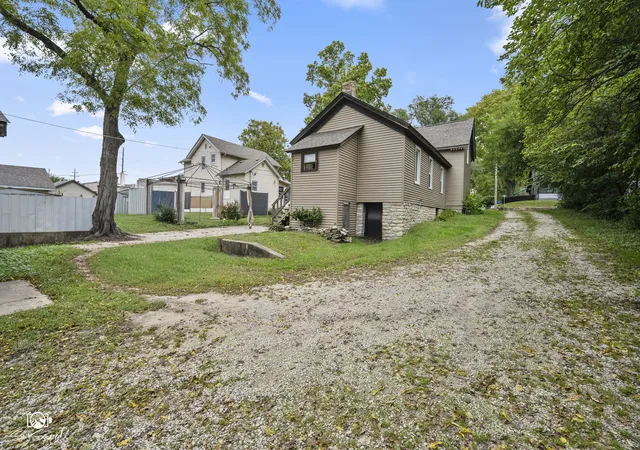 Photo 2 of Single family home for sale at 528 S Water St, Wilmington, IL 60481 | MLS# 12762439 | Listing updated on 2026-10-04