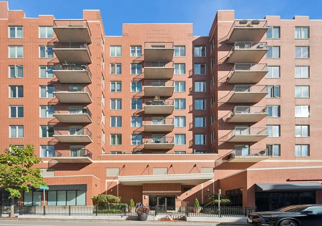 Listing Photo 2 - Condo for sale in building located at 515 Main St, Evanston, IL 60202 - Unit #609