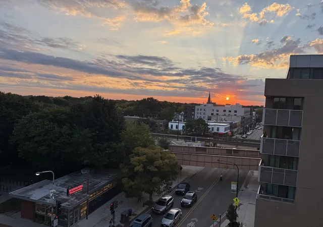 Listing Photo 4 - Condo for sale in building located at 515 Main St, Evanston, IL 60202 - Unit #609