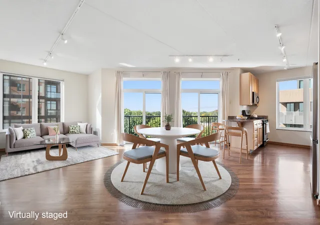 Listing Photo 5 - Condo for sale in building located at 515 Main St, Evanston, IL 60202 - Unit #609