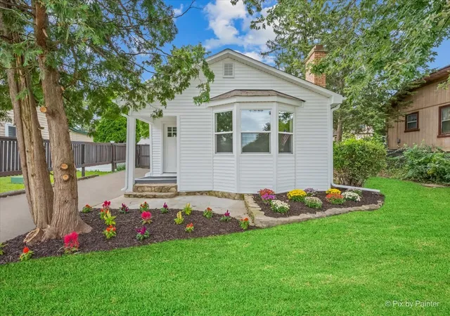 Photo 1 of Single family home for sale at 23475 N Summit Dr, Barrington, IL 60010 | MLS# 12762451 | Listing updated on 2026-09-29