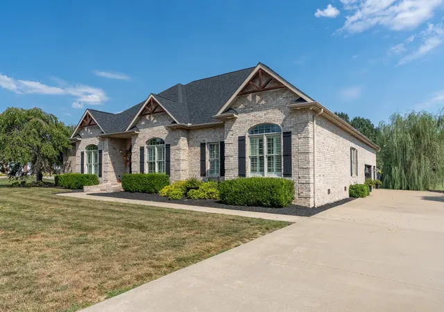 Photo 2 of Sale Pending at 1505 Gleneagle Dr, Marion, IL 62959 | MLS# 12762453 | Listing updated on 2026-09-28