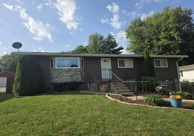 Photo 1 of Single family home for sale at 306 E Edwards St, Payson, IL 62360 | MLS# 12762487 | Listing updated on 2026-09-22