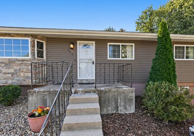 Photo 2 of Single family home for sale at 306 E Edwards St, Payson, IL 62360 | MLS# 12762487 | Listing updated on 2026-10-22