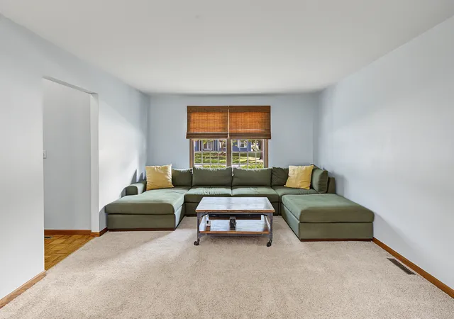 Photo 4 of Single family home for sale at 2011 O Donnell Dr, Champaign, IL 61821 | MLS# 12762494 | Listing updated on 2026-10-06