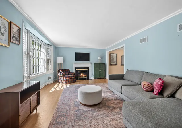 Photo 2 of Single family home for sale at 1615 Dobson St, Evanston, IL 60202 | MLS# 12762506 | Listing updated on 2026-09-23