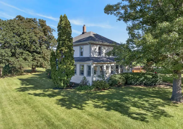 Photo 1 of Single family home for sale at 3208 S Country Clb Rd, Woodstock, IL 60098 | MLS# 12762513 | Listing updated on 2026-10-03