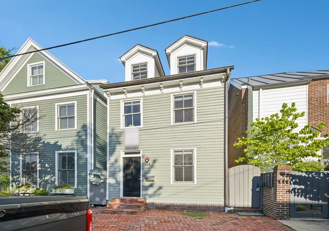 Photo 2 of Townhouse for sale at 426 N Alfred St, Alexandria, VA 22314 | MLS# 12762515 | Listing updated on 2026-09-24