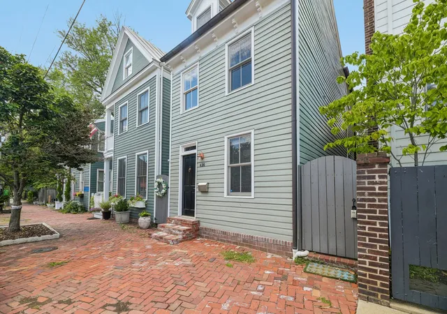 Photo 2 of Townhouse for sale at 426 N Alfred St, Alexandria, VA 22314 | MLS# 12762515 | Listing updated on 2026-09-24