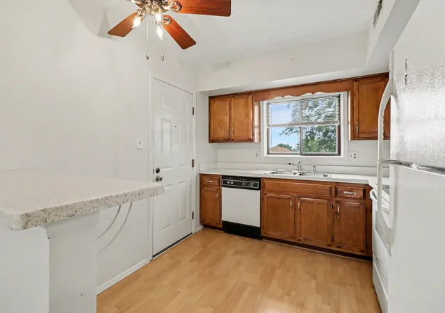 Photo 3 of Condo for sale at 2815 Glenwood Lansing Rd #206, Lynwood, IL 60411 | MLS# 12762516 | Listing updated on 2026-10-05