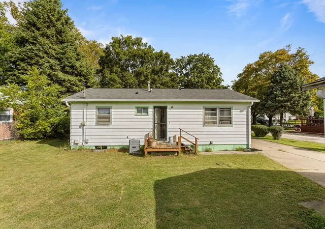 Photo 3 of Single family home for sale at 1405 W Beech St, Urbana, IL 61801 | MLS# 12762524 | Listing updated on 2026-10-01