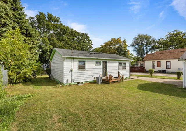Photo 4 of Single family home for sale at 1405 W Beech St, Urbana, IL 61801 | MLS# 12762524 | Listing updated on 2026-10-01