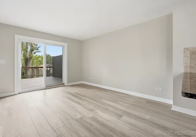 Listing Photo 4 - Condo for sale in building located at 27w113 Cooley Ave, Winfield, IL 60190