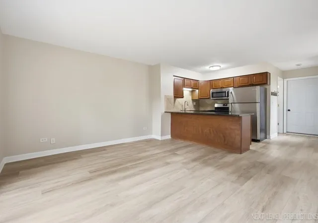 Listing Photo 5 - Condo for sale in building located at 27w113 Cooley Ave, Winfield, IL 60190