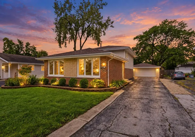 Single family home for sale at 17736 S Ridgeland Ave, Tinley Park, IL 60477 | MLS# 12762566