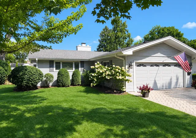 Photo 3 of Single family home for sale at 434 Valencia Ave E, Barrington, IL 60010 | MLS# 12762568 | Listing updated on 2026-10-07