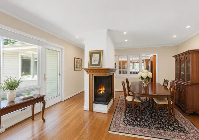 Photo 4 of Single family home for sale at 434 Valencia Ave E, Barrington, IL 60010 | MLS# 12762568 | Listing updated on 2026-10-07