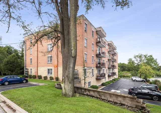 Photo 2 of Condo for sale at 8733 Willow Blvd #1C, Willow Springs, IL 60480 | MLS# 12762572 | Listing updated on 2026-10-05