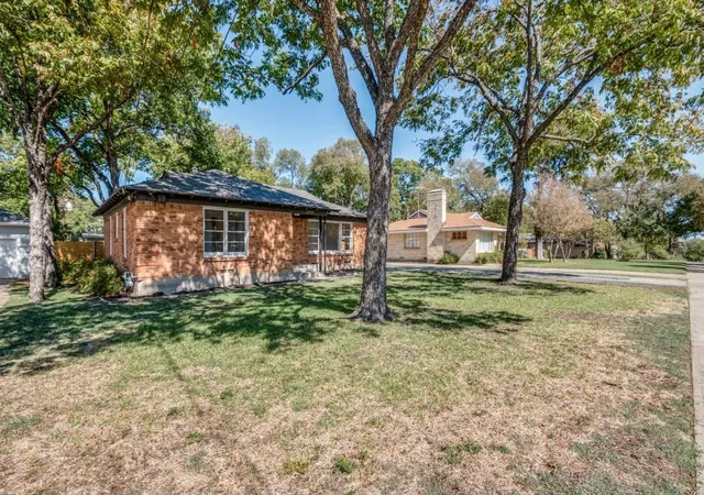 Photo 2 of Single family home for sale at 2433 Southwood Dr, Dallas, TX 75233 | MLS# 12762575 | Listing updated on 2026-09-23