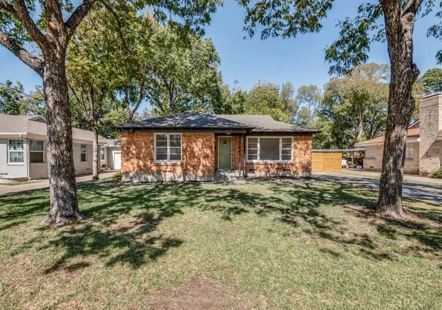 Photo 3 of Single family home for sale at 2433 Southwood Dr, Dallas, TX 75233 | MLS# 12762575 | Listing updated on 2026-09-23