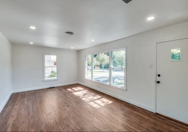Photo 4 of Single family home for sale at 2433 Southwood Dr, Dallas, TX 75233 | MLS# 12762575 | Listing updated on 2026-09-23