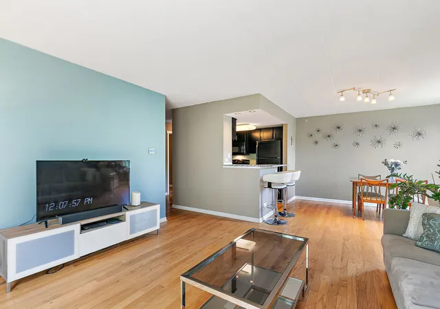 Photo 4 of Condo for sale at 1 Renaissance Pl #517, Palatine, IL 60067 | MLS# 12762578 | Listing updated on 2026-09-23