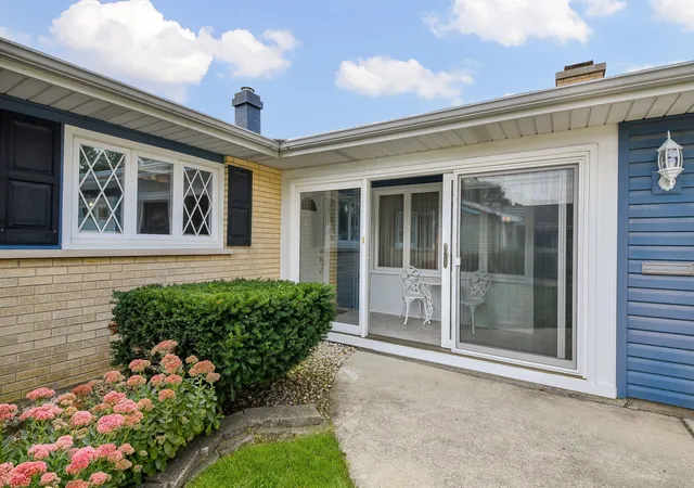 Photo 3 of Single family home for sale at 337 W Edson Pl, Lombard, IL 60148 | MLS# 12762579 | Listing updated on 2026-09-22