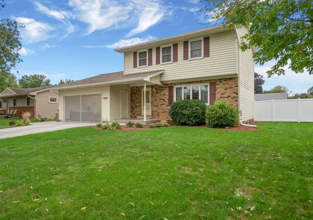 Photo 2 of Single family home for sale at 8520 18th Street W, Rock Island, IL 61201 | MLS# 12762585 | Listing updated on 2026-09-23