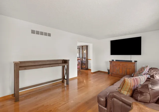 Photo 3 of Single family home for sale at 8520 18th Street W, Rock Island, IL 61201 | MLS# 12762585 | Listing updated on 2026-09-23