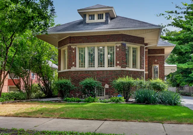 Photo 1 of Single family home for sale at 626 N Taylor Ave, Oak Park, IL 60302 | MLS# 12762601 | Listing updated on 2026-09-30