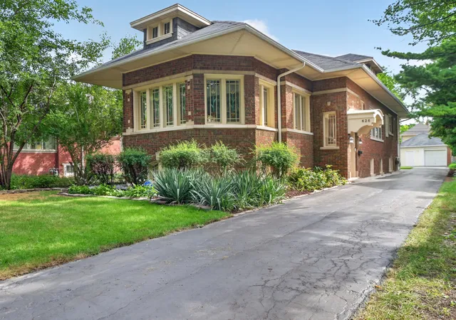 Photo 2 of Single family home for sale at 626 N Taylor Ave, Oak Park, IL 60302 | MLS# 12762601 | Listing updated on 2026-09-30