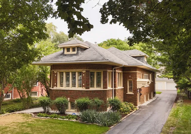 Photo 3 of Single family home for sale at 626 N Taylor Ave, Oak Park, IL 60302 | MLS# 12762601 | Listing updated on 2026-09-30