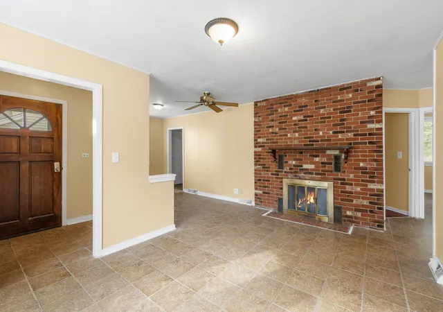 Photo 3 of Single family home for sale at 939 N Sleight St, Naperville, IL 60563 | MLS# 12762607 | Listing updated on 2026-09-22