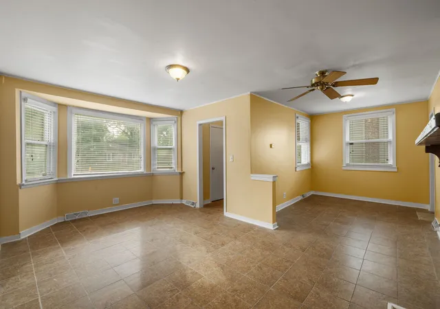 Photo 4 of Single family home for sale at 939 N Sleight St, Naperville, IL 60563 | MLS# 12762607 | Listing updated on 2026-09-22