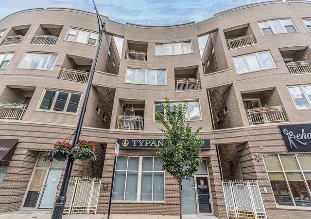 Photo 2 of Condo for sale at 4915 N Lincoln Ave #2, Chicago, IL 60625 | MLS# 12762619 | Listing updated on 2026-09-24