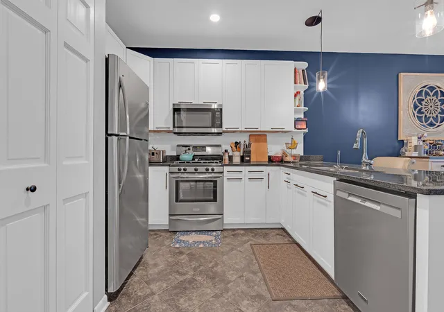 Photo 3 of Condo for sale at 4915 N Lincoln Ave #2, Chicago, IL 60625 | MLS# 12762619 | Listing updated on 2026-09-24