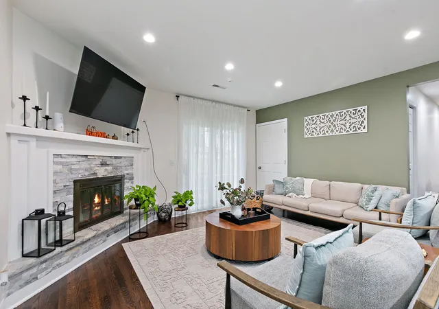 Photo 4 of Single family home for sale at 1015 Arctic Cir, Rockford, IL 61108 | MLS# 12762630 | Listing updated on 2026-09-23