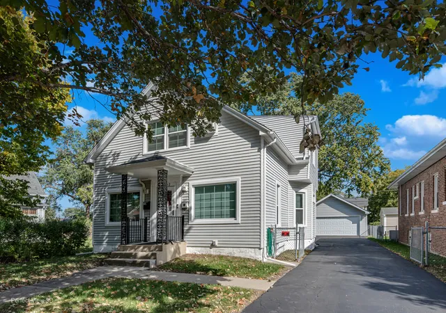 Photo 1 of Single family home for sale at 1002 Vine St, Joliet, IL 60435 | MLS# 12762645 | Listing updated on 2026-10-29