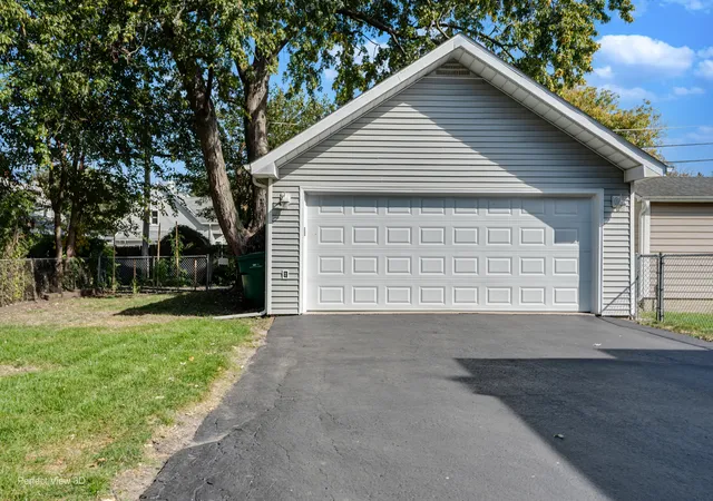 Photo 3 of Single family home for sale at 1002 Vine St, Joliet, IL 60435 | MLS# 12762645 | Listing updated on 2026-10-29