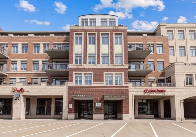 Condo for sale at 120 N Northwest Hwy #405, Park Ridge, IL 60068 | MLS# 12762655