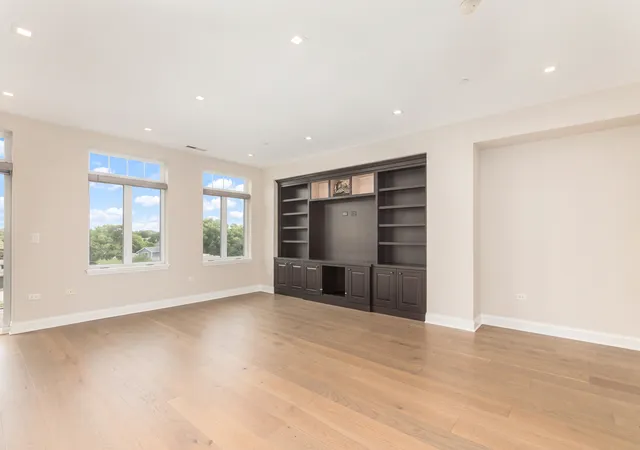 Photo 4 of Condo for sale at 120 N Northwest Hwy #405, Park Ridge, IL 60068 | MLS# 12762655 | Listing updated on 2026-09-24