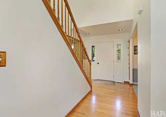 Photo 3 of Single family home for sale at 1446 Kingsbury Ct, Gurnee, IL 60031 | MLS# 12762669 | Listing updated on 2026-10-04