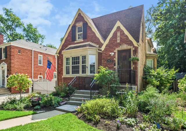 Single family home for sale at 7049 N Moselle Ave, Chicago, IL 60646 | MLS# 12762673 | Listing updated on 2026-09-24